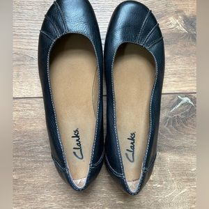 Clarks Women’s Black Leather Ballet Flats